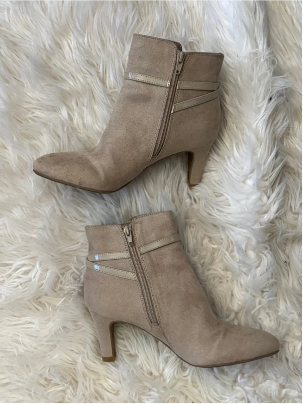 Life Stride Womens Guild Suede leather like ankle boots Booties kitten heels